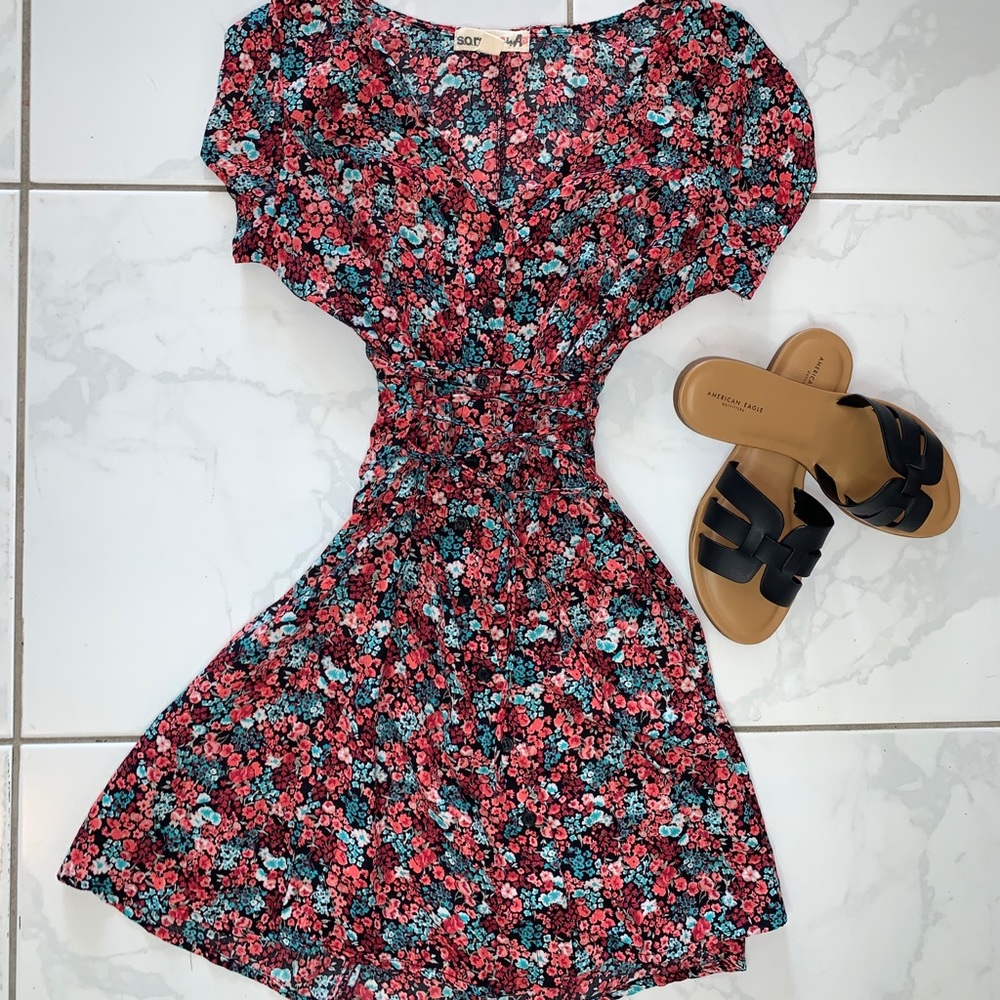 Floral dress button up/criss cross waist, small